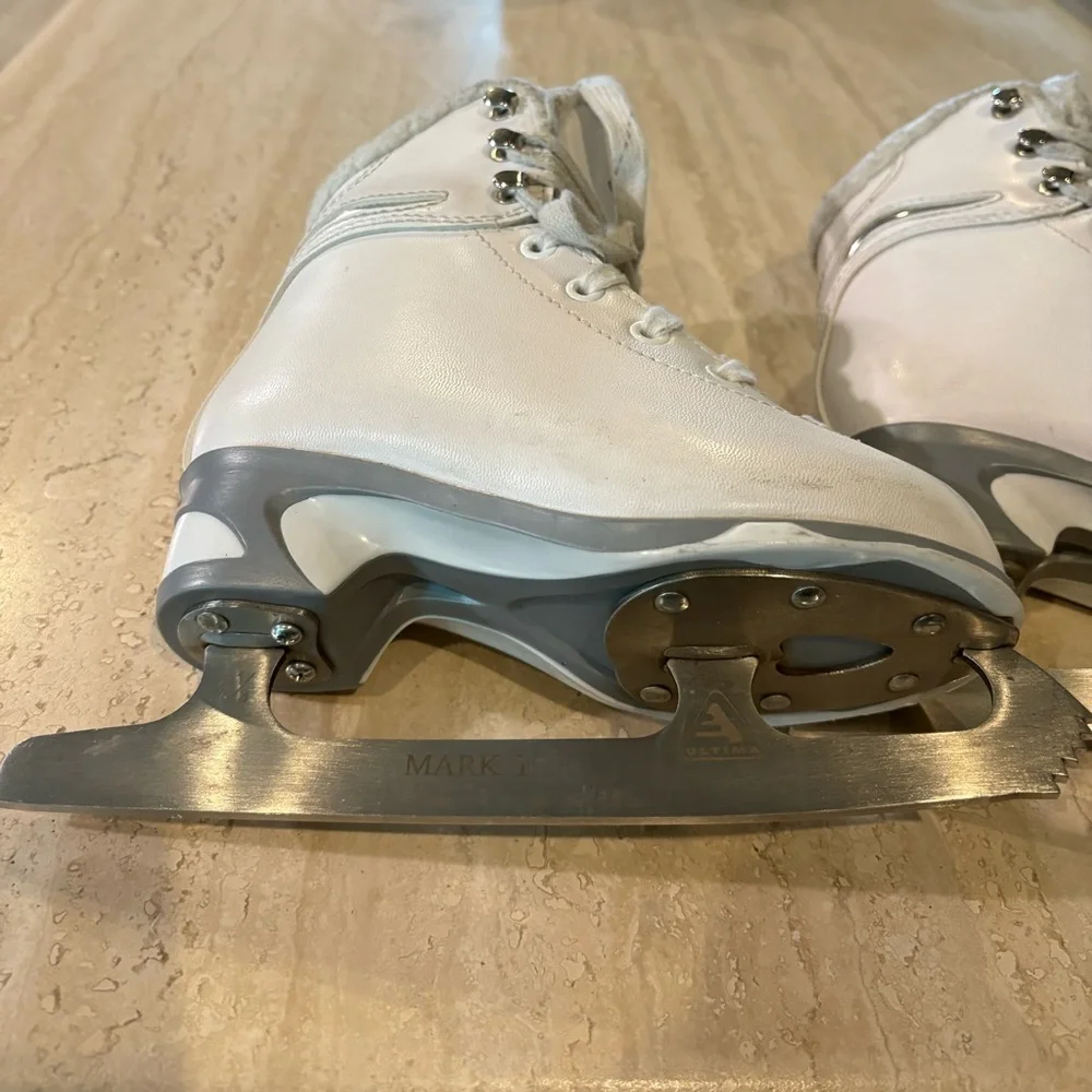 Soft Skate by Jackson Mark 1 White Figure Skates, 12J (12 Junior) Blade is 7 1/3 - Picture 12 of 16